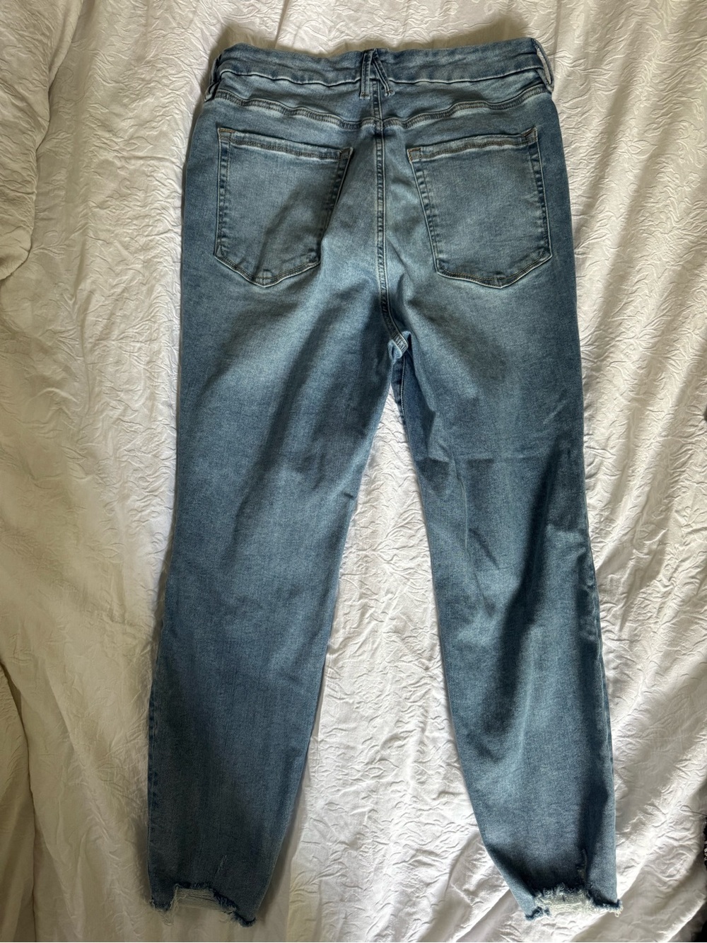 Good American Light Blue Always Fit Good Legs Crop Jeans - Picture 2 of 6